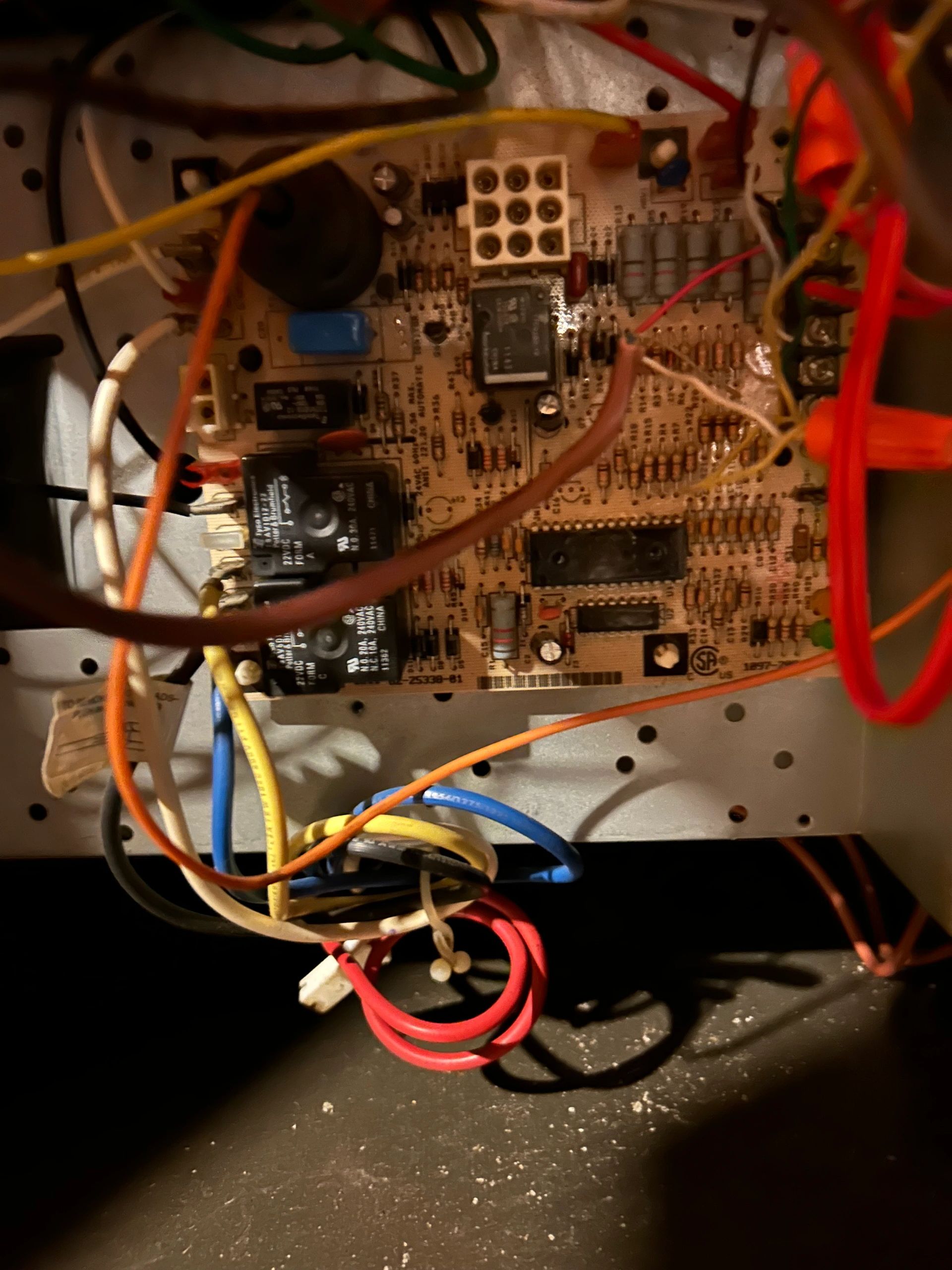 What are the Symptoms of a Bad Furnace Circuit Board?